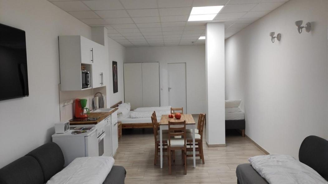 Eleonoras Ferienwohnung In Wuerzburg Stadt Mit Terrasse Im Erdgeschoss Inklusive Eigenen Parkplaetzen Vor Der Tuer Εξωτερικό φωτογραφία