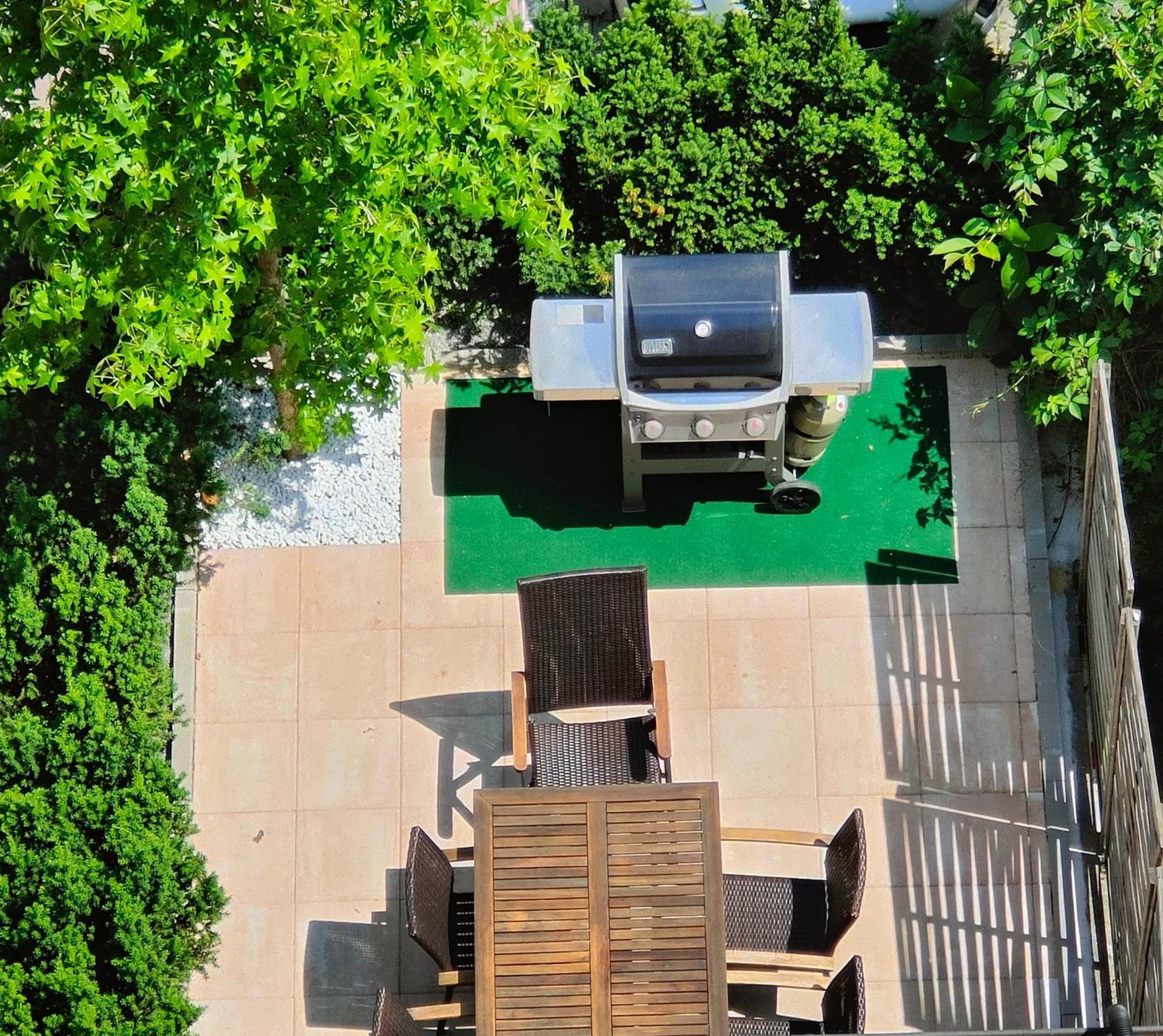 Eleonoras Ferienwohnung In Wuerzburg Stadt Mit Terrasse Im Erdgeschoss Inklusive Eigenen Parkplaetzen Vor Der Tuer Εξωτερικό φωτογραφία